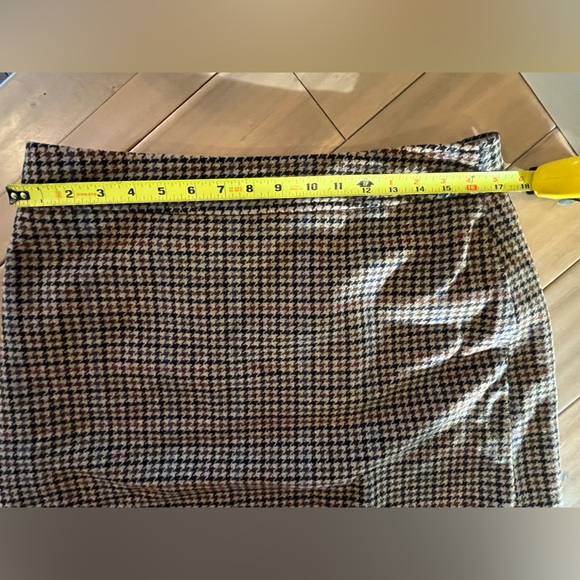 J Crew Wool-blend mini skirt in houndstooth - Picture 6 of 8